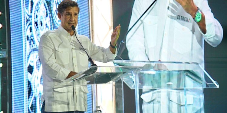 Empresario Manuel Estrella destaca estabilidad económica, crecimiento sostenido y confianza para invertir en el país durante la inauguración de EcoAcero en San Pedro de Macorís