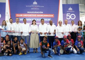 Vicepresidenta Raquel Peña y ministro Kelvin Cruz entregan nuevo multiuso del Club Manganagua