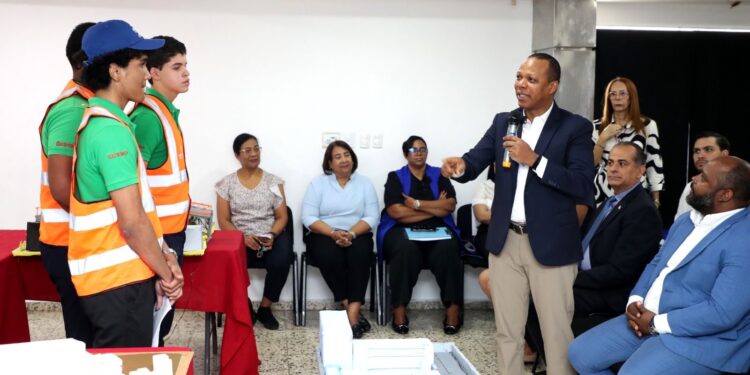 INTRANT certifica a 189 jóvenes como Guardianes del Tránsito y fortalece la cultura de seguridad vial en el país