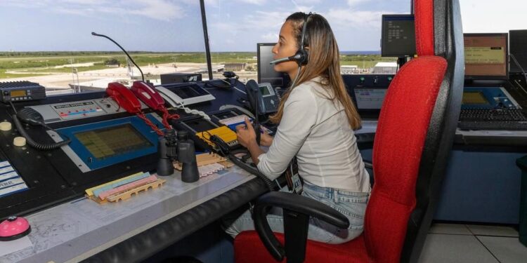 IDAC abre concurso para controladores de aeródromos
