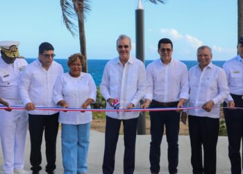Presidente Abinader y ministro Collado inauguran segunda etapa del malecón de Santo Domingo Este