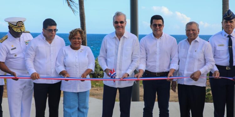 Presidente Abinader y ministro Collado inauguran segunda etapa del malecón de Santo Domingo Este