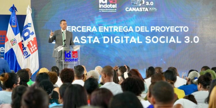 Indotel impulsa inclusión tecnológica con entrega de Canasta Digital Social 3.0 a más de 350 personas en Circunscripción 3 del DN