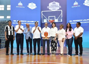 Vicepresidenta Raquel Peña y ministro Kelvin Cruz inauguran Torneo de Baloncesto Interbarrial