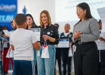 DA imparte charla sobre el valor de la integridad a estudiantes de Loyola