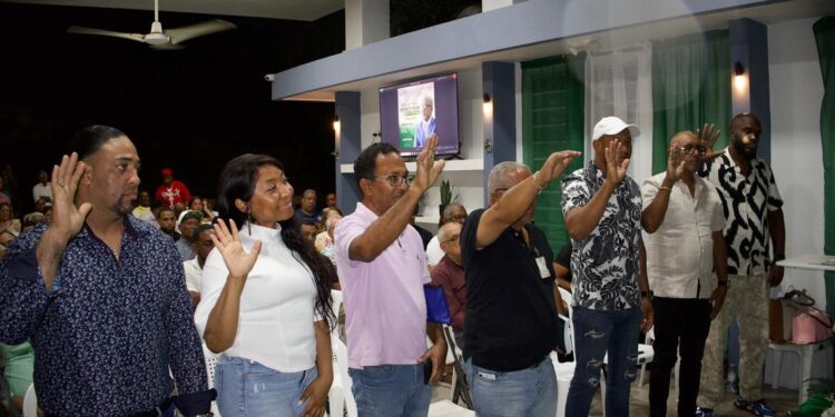 Antonio Florián juramenta en Puerto Rico a nuevos miembros de la Fuerza del Pueblo provenientes del PRM y el PLD