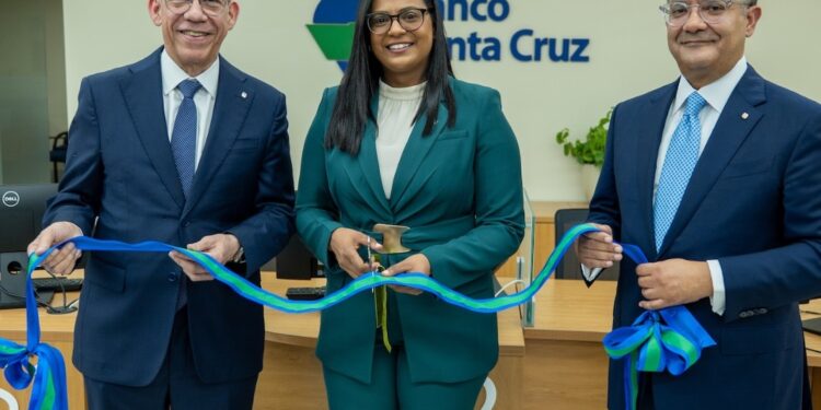 Banco Santa Cruz realiza acto de bendición de centro de negocios en Mao, Valverde