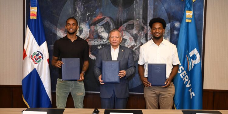 Banreservas incorpora a Jean Montero y Andrés Feliz como embajadores para fortalecer el orgullo dominicano en Europa