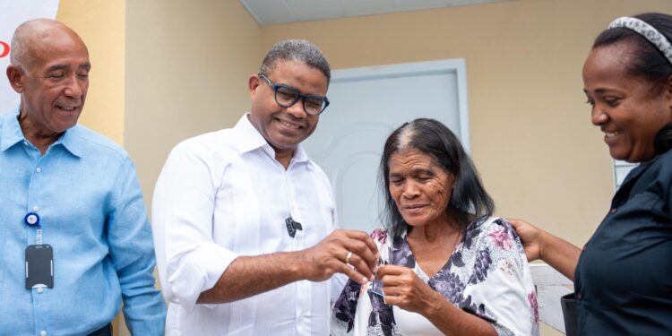 Propeep construye y entrega vivienda digna a doña Olinda de 73 años, en Manoguayabo, que le devuelve tranquilidad y esperanza a toda su familia