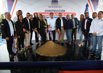 Ministro Kelvin Cruz inicia trabajos de construcción del multiuso del municipio Puñal