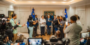 Ministro Paliza deposita en el Senado anteproyecto de nueva Ley de Alianzas Público-Privadas