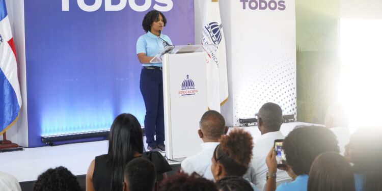 Estudiante de quinto grado invita a niños dominicanos a aprovechar cada día de clases