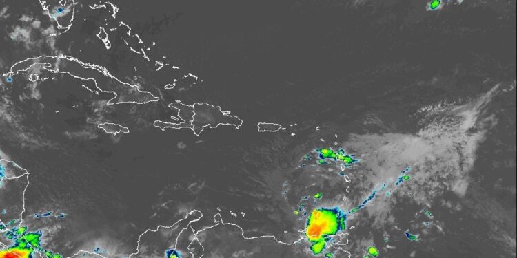 Indomet: mayormente despejado y caluroso durante el día; onda tropical incrementará las lluvias esta noche