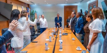 Los ministros Paliza y Magín Díaz juramentan Comisión de Veeduría Ciudadana de DO Sostenible