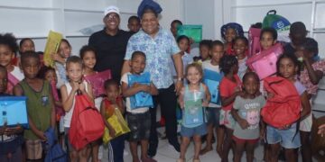 Yuli Norberto entrega kits y útiles escolares a niños de sectores vulnerables ante inicio de clases