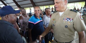 Fernández Onofre reafirma respaldo a militares retirados y anuncia encuentro navideño con Abinader