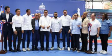 Ministro Kelvin Cruz entrega multiuso Antonio Duvergé del sector Honduras