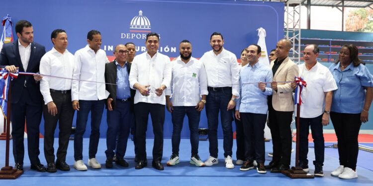 Ministro Kelvin Cruz entrega multiuso Antonio Duvergé del sector Honduras