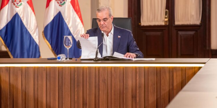 Presidente Abinader anuncia ampliación del Acueducto del Cibao Central y solución a la distribución de agua en Santo Domingo