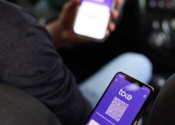 Toke e inDrive habilitan pagos digitales en viajes urbanos