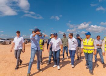 Ministros Paliza y Sigmund Freund supervisan avances del Proyecto Turístico Cabo Rojo; Aeropuerto de Oviedo iniciará operaciones en febrero de 2027