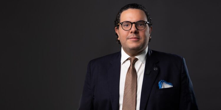 Abinader designa a Víctor Cedeño Brea como nuevo superintendente de Bancos