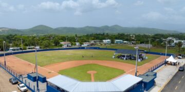 Presidente Abinader inaugura campo de béisbol Nelson Mateo en Pizarrete, Peravia, tras 26 años de espera; impactará a unas cinco mil personas