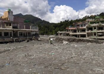 Nepal mantiene las búsquedas 11 días después de la riada tras nuevos rescates con vida